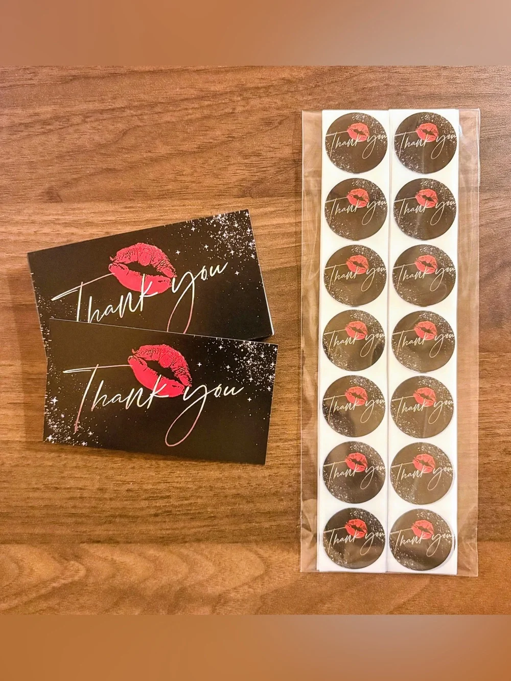 25 Red Kiss Thank You Cards w/100 Matching 1” Stickers - nwot